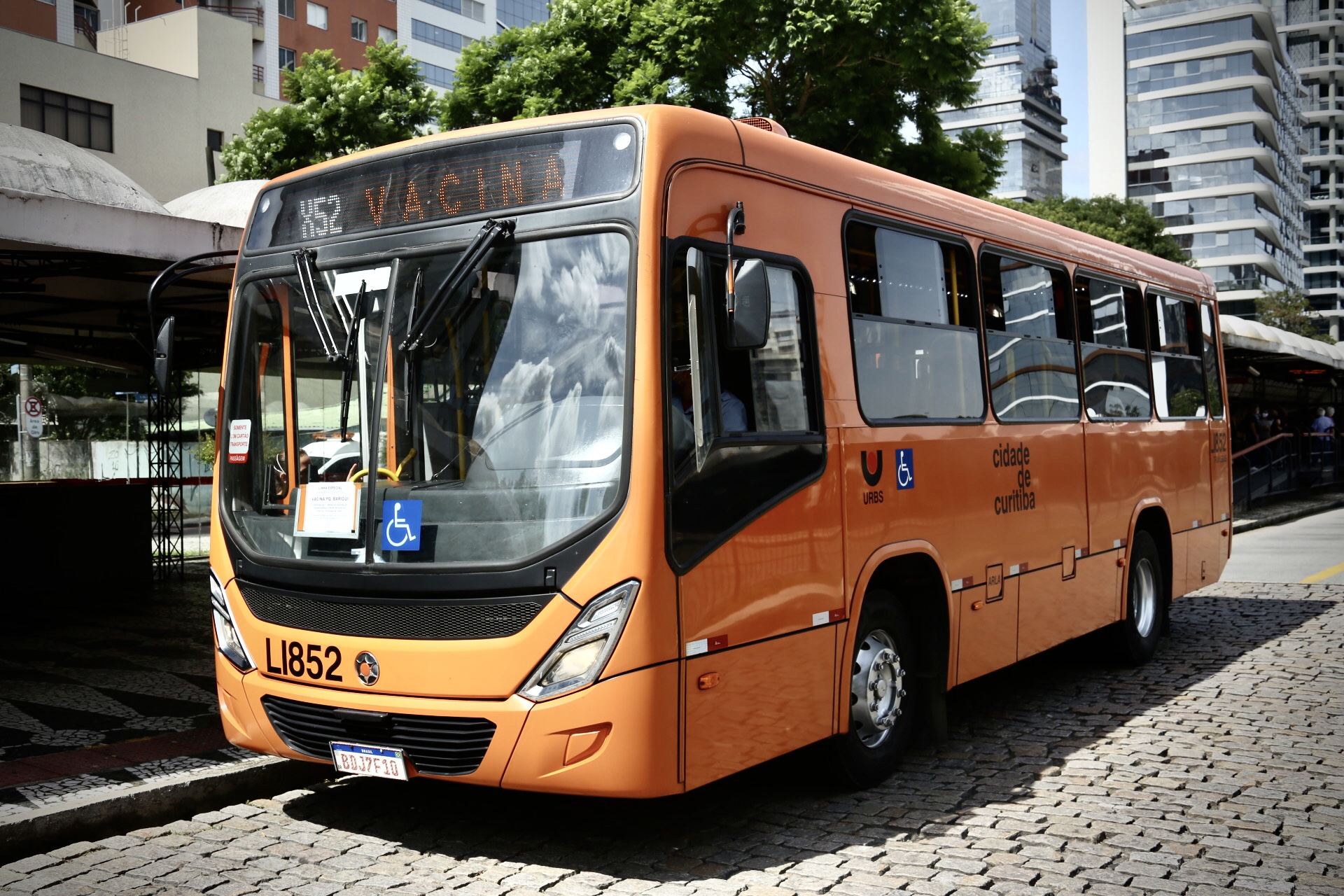 Linha de ônibus especial da vacina entra em operação.
Curitiba, 27/01/2021.
Foto: Luiz Costa/SMCS